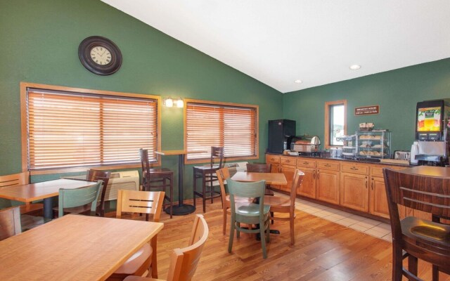 AmericInn by Wyndham Carlton