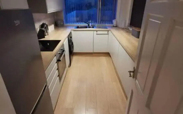 Charming 2-bed House in Swansea