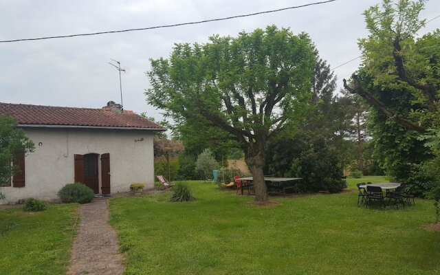 House With 2 Bedrooms in Saint-colomb-de-lauzun, With Pool Access, Ter