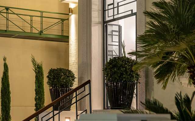 Avra City Boutique Hotel
