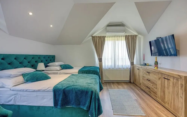 Hedonistic Vineyard Estate With Hot Tub