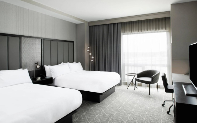 Renaissance by Marriott Boston Patriot Place Hotel