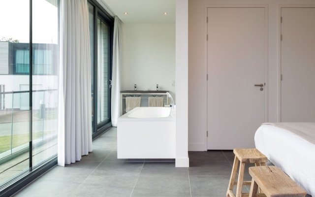 Luxurious Villa with Sunshower, 3 Bathrooms Near Veerse Meer