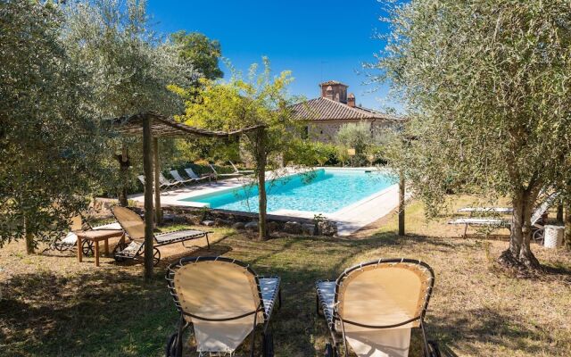 Secluded Apartment in Rapolano Terme with Garden