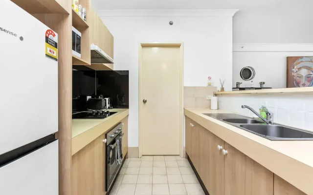 Oversized East Perth 2BR Pool Gym Parking