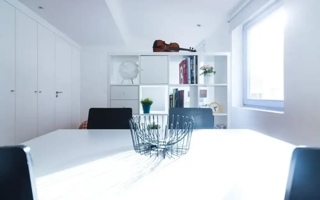 ON Apartments – Violin
