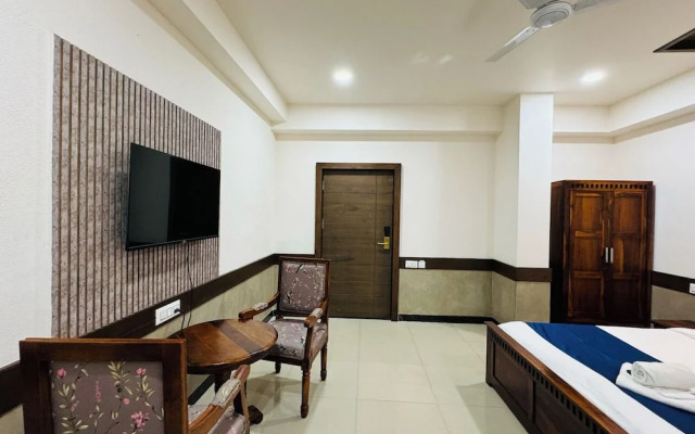Col's Hotel Uphaar