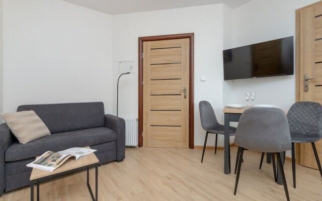 Boczna Apartment Near The Sea by Renters