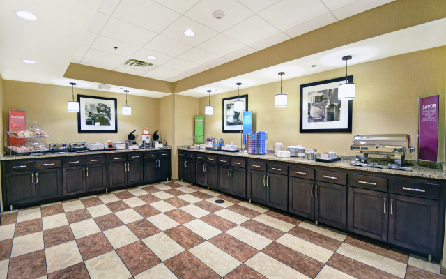 Hampton Inn & Suites Minneapolis / Downtown