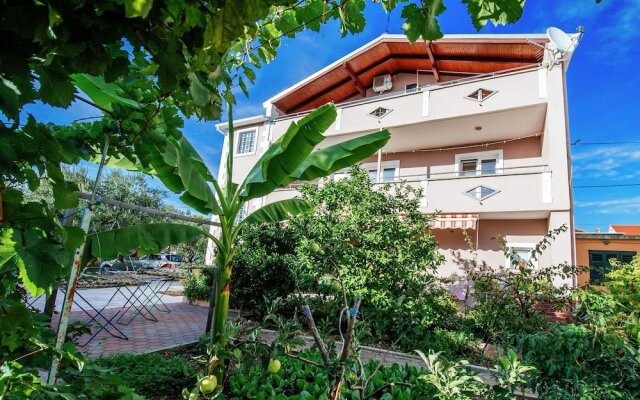 Premium Apartment in Bibinje With Garden