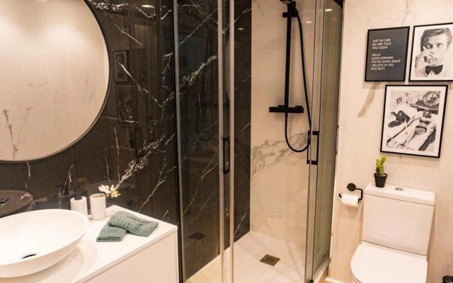 Beautiful apartment with 2 terraces, Pool & Beach