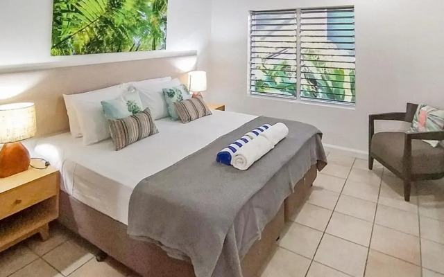 REEF RETREAT APARTMENTS PALM COVE Unit 12