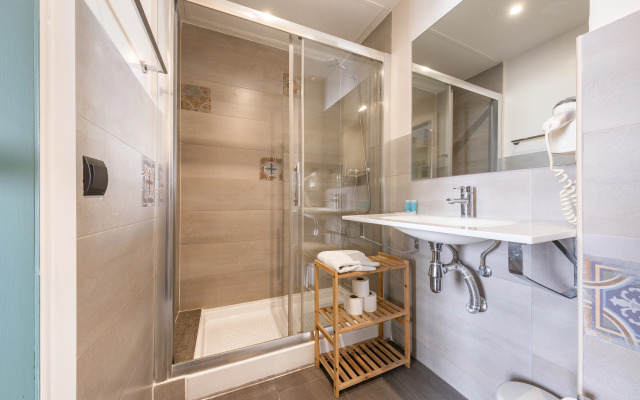 Ainb Born-damas Apartments