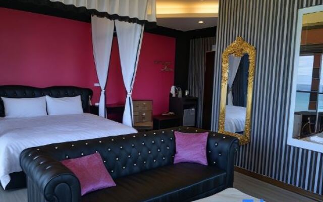 Whitecaps Hostel