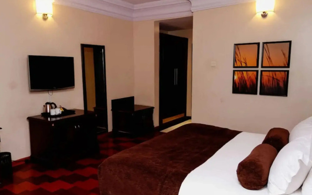 Owu Crown Hotel