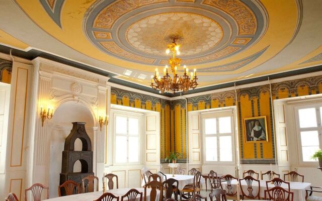 Sostrup Slot og Kloster