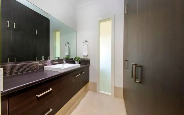 Adelphi Waterfront 2 Bedroom Ground Floor Home