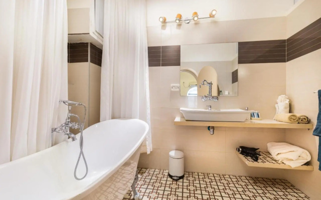 Private House 5 BDR In Mamilla up to 12 People !