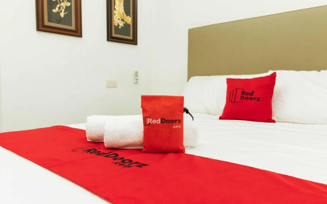RedDoorz Plus near Commonwealth Regalado