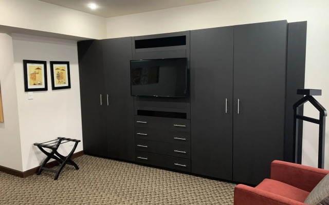St Isidro Suites Corporate Housing SPA & Wellness Center