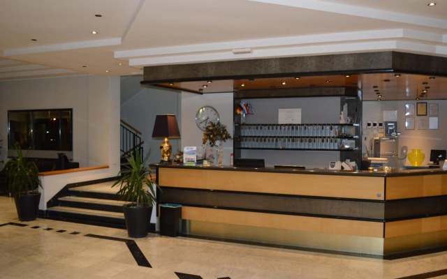 Canadian Hotel