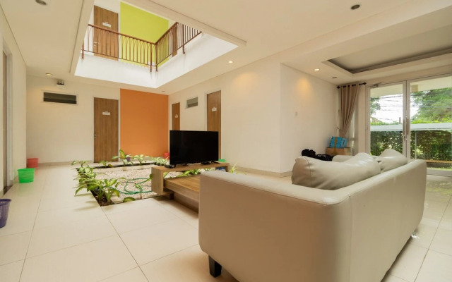 RedDoorz Syariah near Prasetya Mulya Cilandak Campus