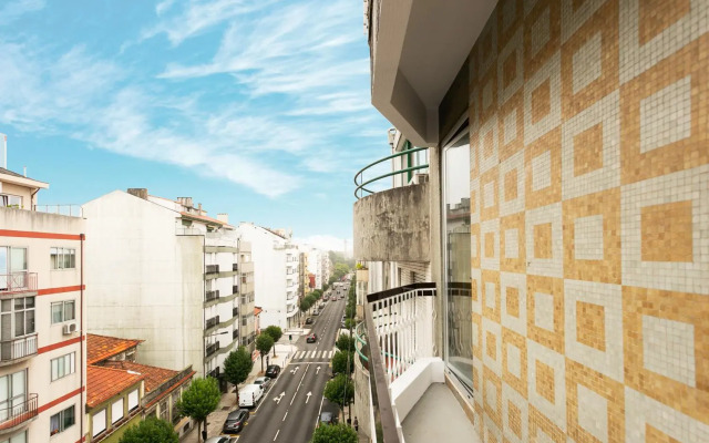 A Modern and Homely 3 Bedroom with Elevator