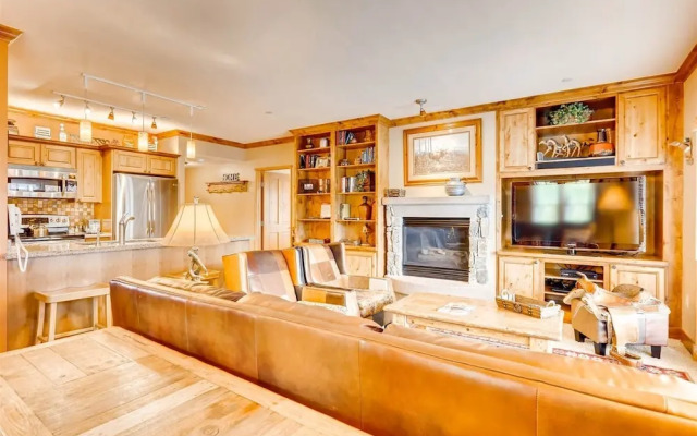 2 Bedroom Colorado Mountain Vacation Rental in River Run Village With Hot Tub Access and Walking Distance to Ski