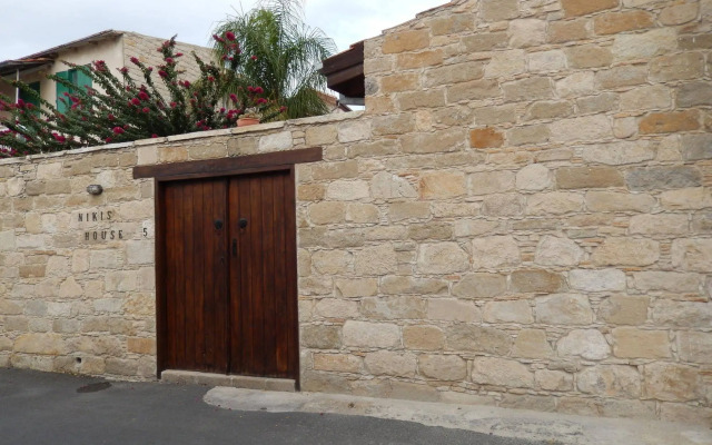 Nikis House