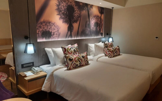 The Gaurs Sarovar Premiere