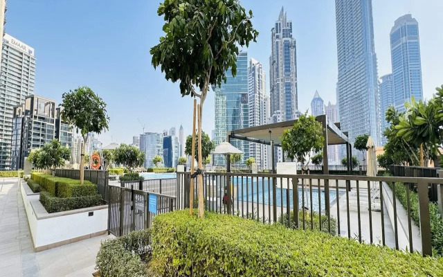 OYO HOME 1349 Burj Crown Luxury 1bed Apartment