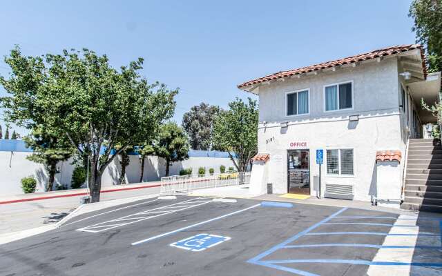Motel 6 Orange, CA - Anaheim