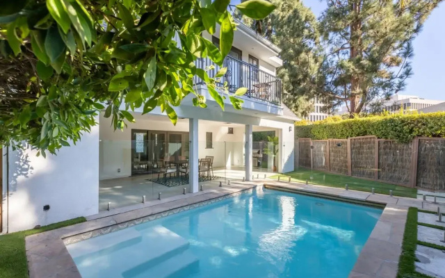 5 Bedroom Home with Pool & Guest House