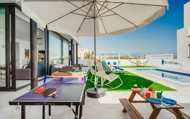 SunnyVillas 4BR New Villa Private Pool in Pernera