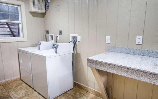 Motel 6 Waxahachie, TX