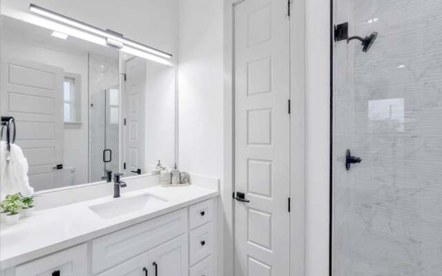 Maison Bleue Luxe Nola Living