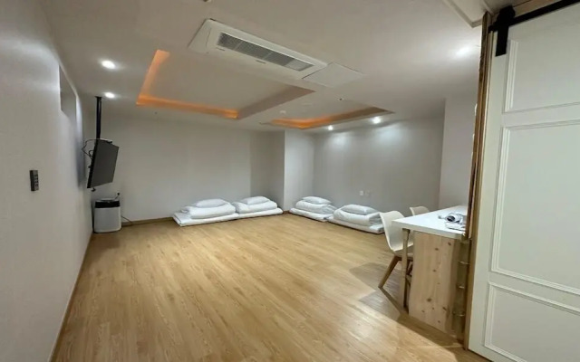 Sokcho Gallery In Stay