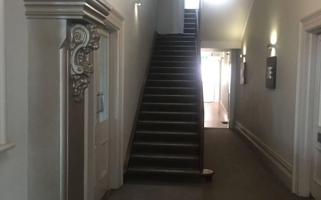 Deloraine Hotel