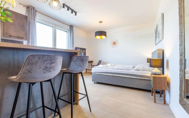 Tiffy studio w private parking