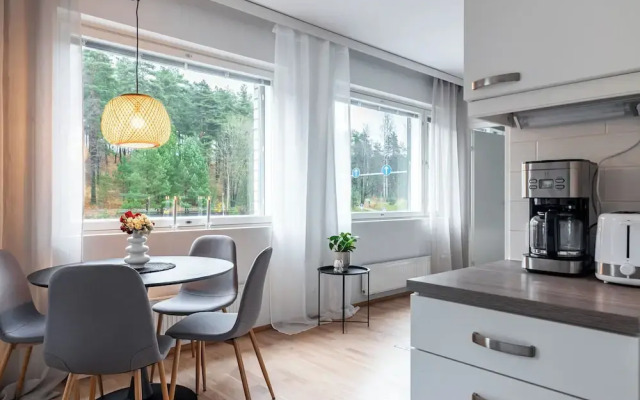 1BR Apt with Sauna - Balcony - Parking