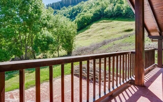 Rustic Holiday Home in Merilla with Valley View