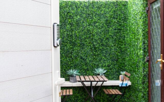 Private Hot Tub, Sauna, Ice Bath Gym Apartment