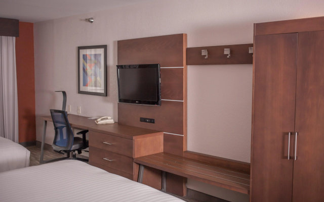 Holiday Inn Express Hotel & Suites by IHG