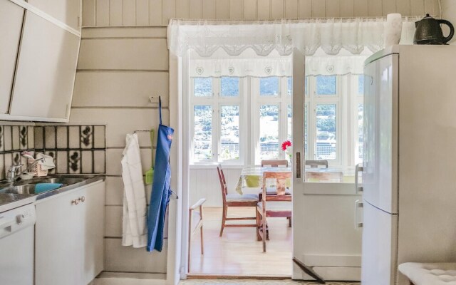 Amazing Home in Olden With 4 Bedrooms and Wifi