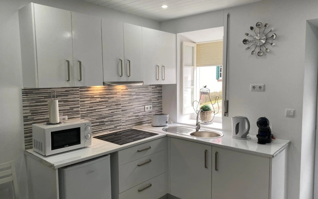 THE CEDAR TREE HOUSE Studio 48