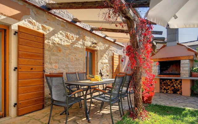 Villa in Batlug With Private Pool