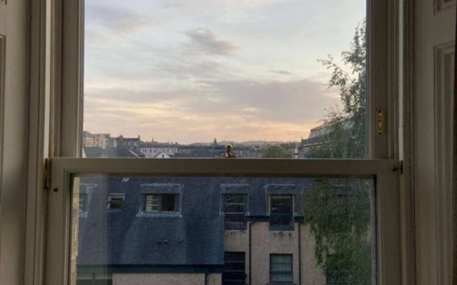 Modern 2 Bedroom Apartment in Edinburgh