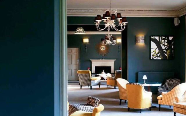 WorldHotels Distinctive Woughton House Hotel