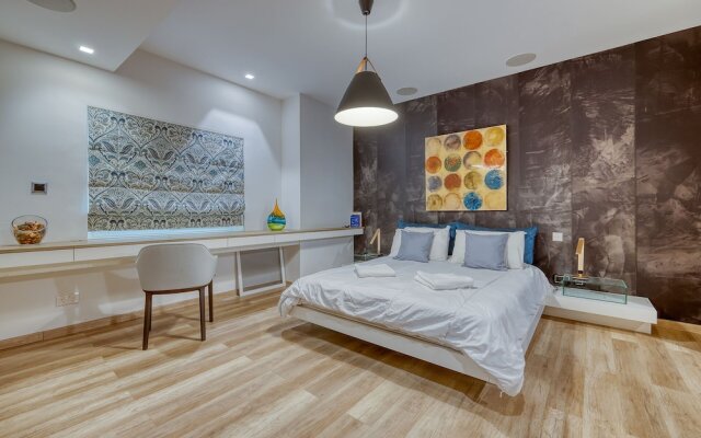 Superb Seafront Family Apartment