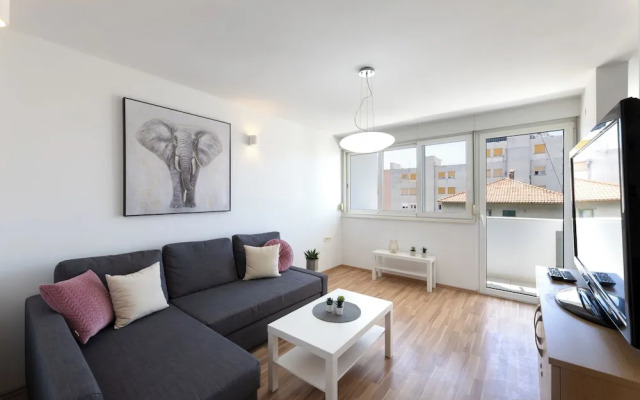 Apartment Toma, Modern Suite In Quiet District